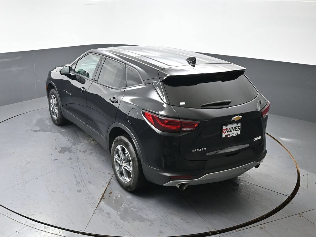 Used 2025 Chevrolet Blazer LT FWD image 45