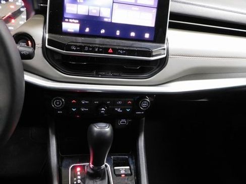 Used 2024 Jeep Compass Limited image 34