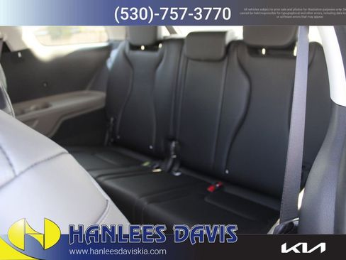 New 2026 Kia Carnival LXS image 15