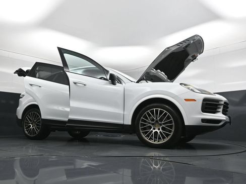 Certified 2022 Porsche Cayenne S Platinum AWD/4WD image 34