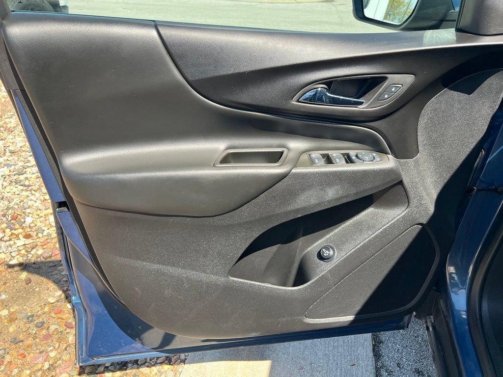 Used 2024 Chevrolet Equinox LT AWD/4WD image 17