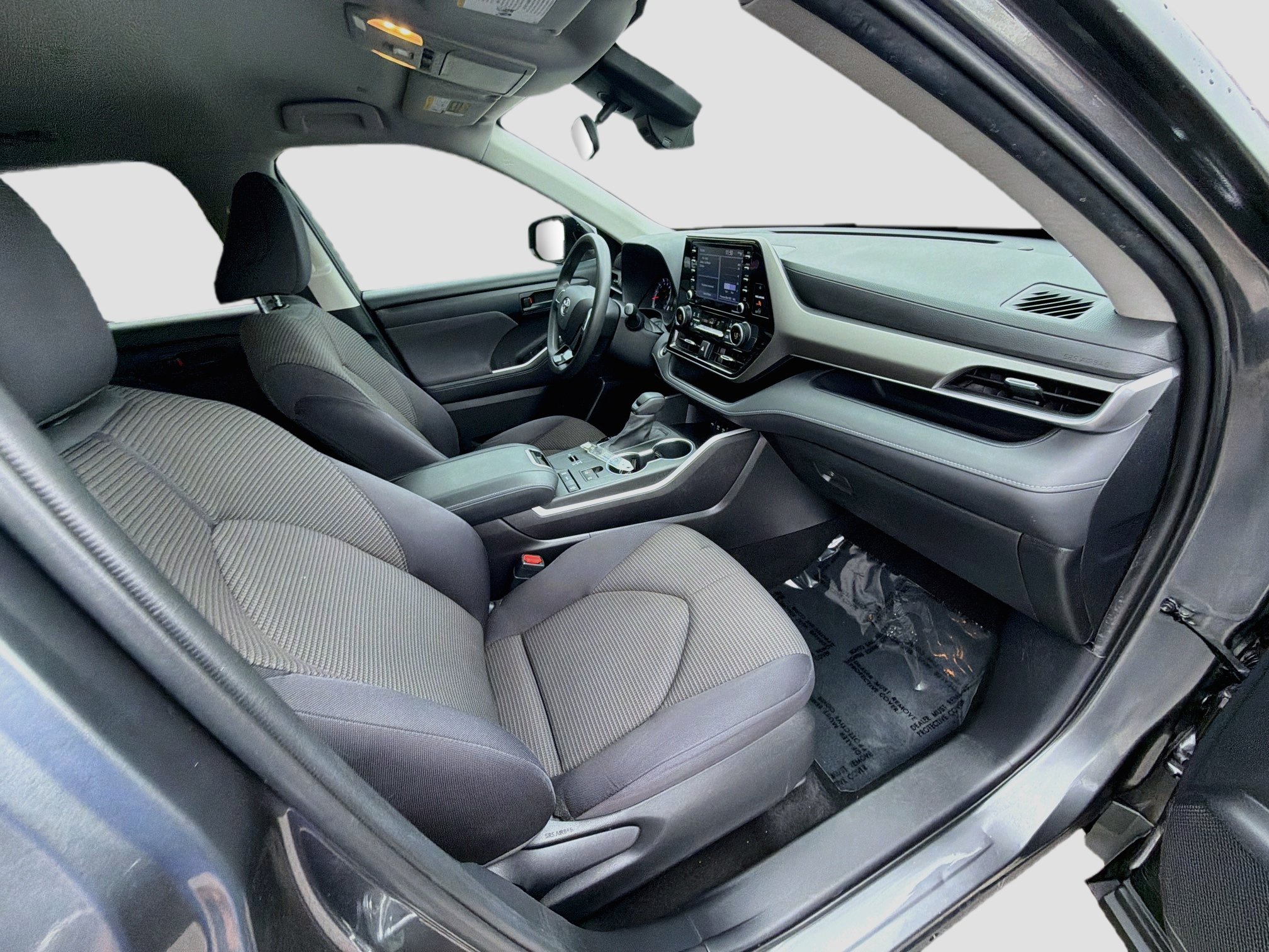Used 2020 Toyota Highlander L FWD image 31