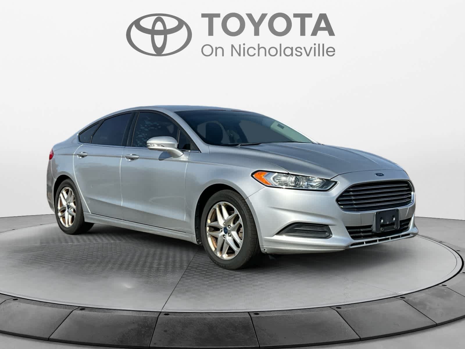 Used 2013 Ford Fusion SE FWD image 7