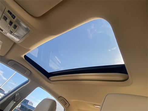 Used 2017 Toyota Avalon Limited image 32