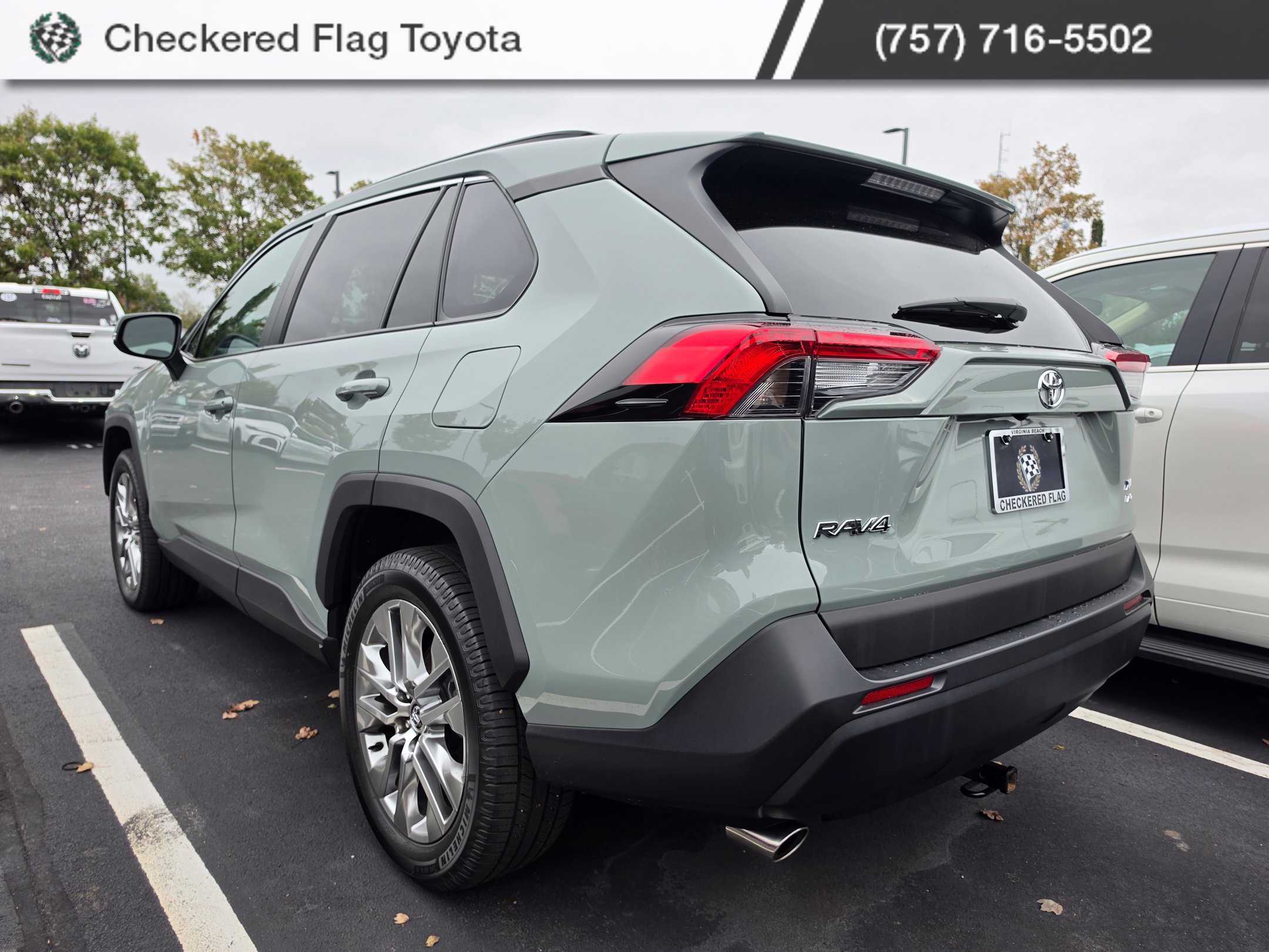 Used 2020 Toyota RAV4 XLE Premium AWD/4WD image 4