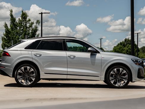 Certified 2025 Audi Q8 Premium Plus w/ Premium Plus Package AWD/4WD image 3