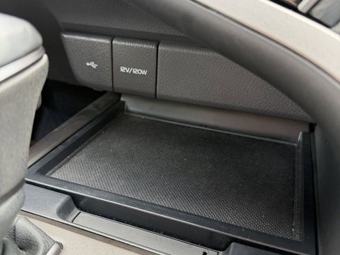 Used 2022 Toyota Camry SE image 19