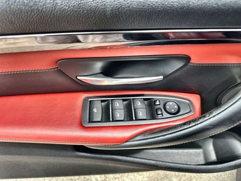 Used 2018 BMW M4 Convertible RWD image 22