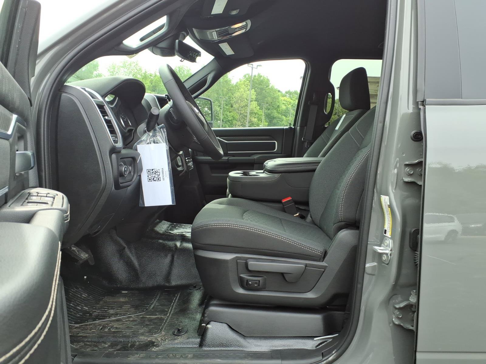 New 2026 RAM 3500 Big Horn AWD/4WD image 13