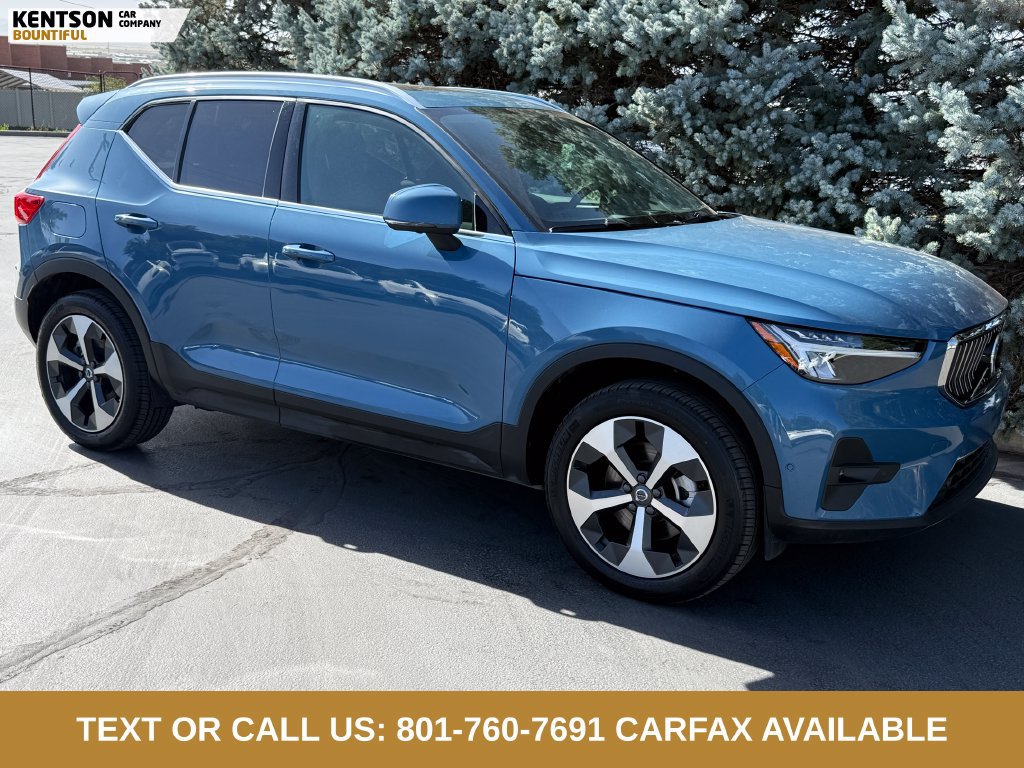 Used 2025 Volvo XC40 B5 Plus AWD/4WD image 11