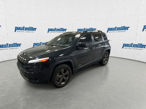 Used 2017 Jeep Cherokee Latitude AWD/4WD image 5