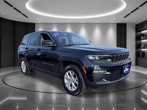 Used 2023 Jeep Grand Cherokee Limited AWD/4WD image 2