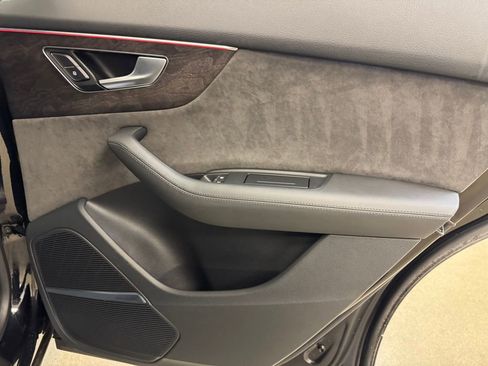 Used 2019 Audi Q8 Prestige w/ Luxury Package image 29