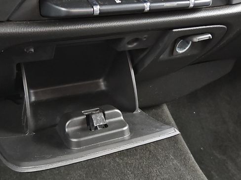 Used 2018 Chevrolet Silverado 1500 LT image 24