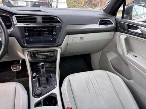 Used 2022 Volkswagen Tiguan SE R-Line image 30