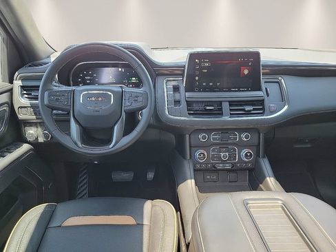 Used 2023 GMC Yukon AT4 w/ AT4 Premium Package AWD/4WD image 10