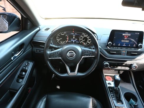 Used 2022 Nissan Altima 2.5 SR image 17