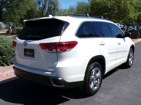 Used 2018 Toyota Highlander Limited FWD image 6