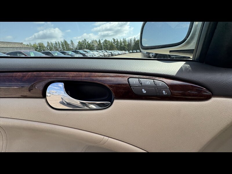 Used 2011 Buick Lucerne CXL w/ Driver Confidence Package FWD image 14