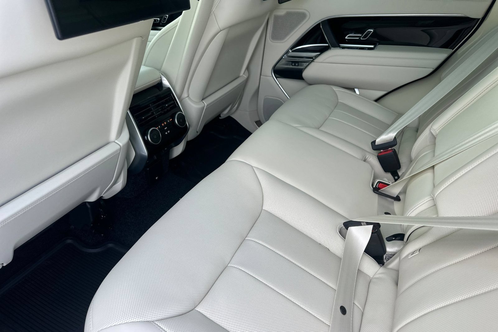 New 2026 Land Rover Range Rover SE AWD/4WD image 12