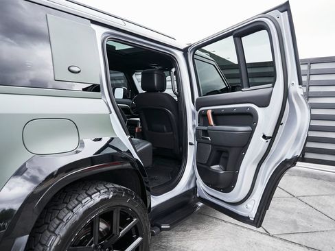 Used 2023 Land Rover Defender 110 X AWD/4WD image 32