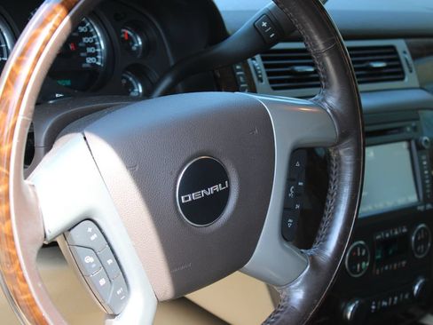 Used 2014 GMC Yukon XL Denali AWD/4WD image 10
