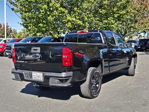 Used 2019 Chevrolet Colorado Z71 w/ Z71 Midnight Edition image 4