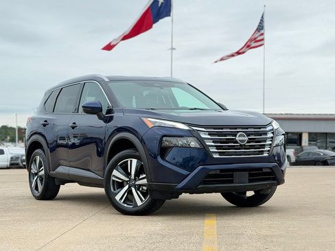Certified 2026 Nissan Rogue SL FWD image 2