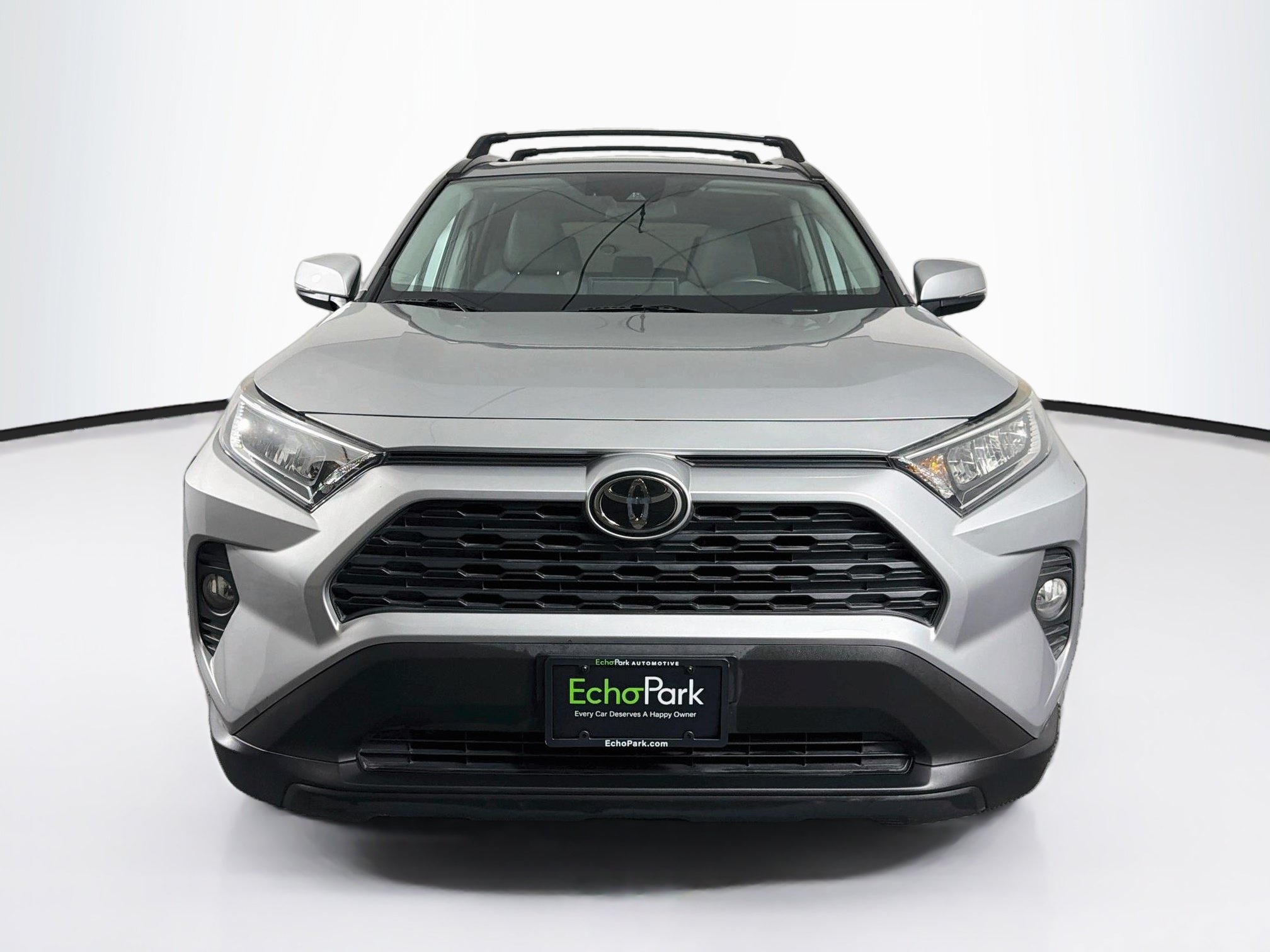 Used 2020 Toyota RAV4 XLE w/ Convenience Package FWD image 2