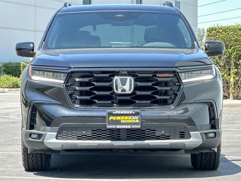 New 2025 Honda Pilot TrailSport image 9