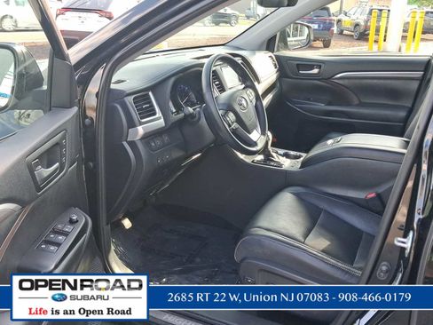 Used 2019 Toyota Highlander Limited AWD/4WD image 15