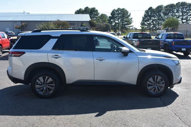 Used 2025 Nissan Pathfinder SV FWD image 4