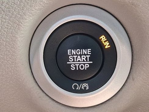 Used 2023 Chrysler Pacifica Touring-L FWD image 23