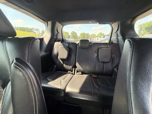 Used 2022 Chrysler Pacifica Touring-L w/ Uconnect Theater Family Group FWD image 41
