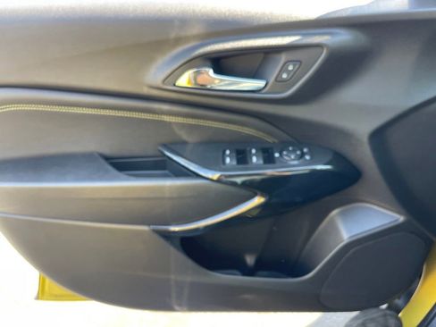 Used 2024 Chevrolet Trax ACTIV w/ Sunroof Package FWD image 9