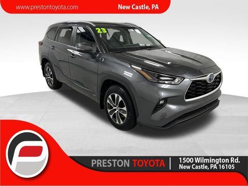 Used 2023 Toyota Highlander XLE AWD/4WD image 1