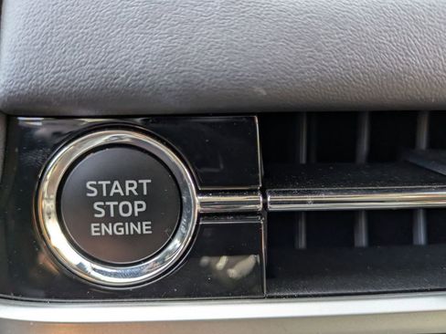 Used 2025 Mitsubishi Outlander SE image 20