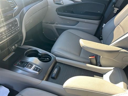 Used 2022 Honda Pilot Special Edition image 11
