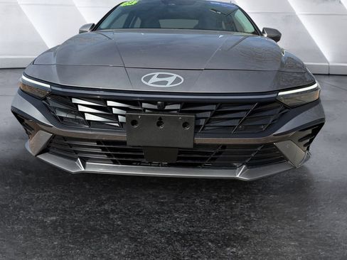 Certified 2024 Hyundai Elantra Limited image 2