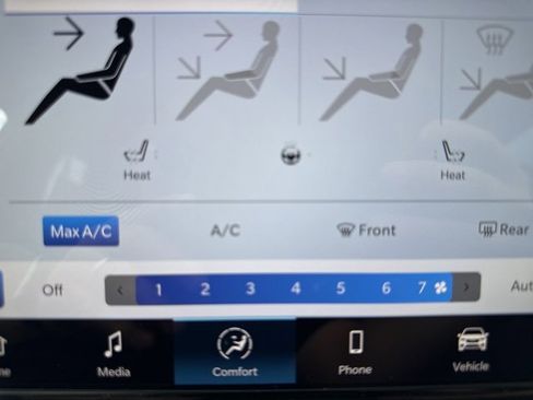 New 2026 Chrysler Voyager LX image 38