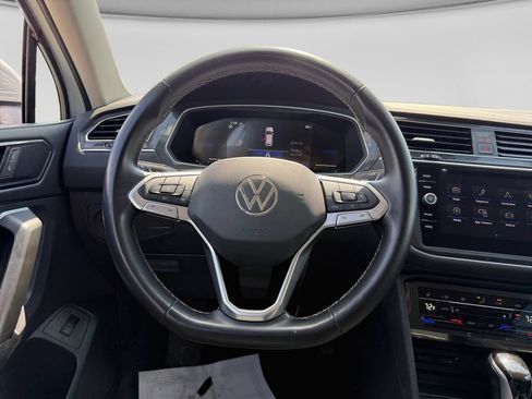 Used 2024 Volkswagen Tiguan SE AWD/4WD image 15