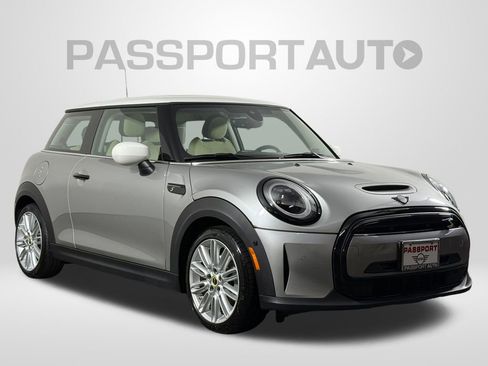 Certified 2024 MINI Cooper SE image 3
