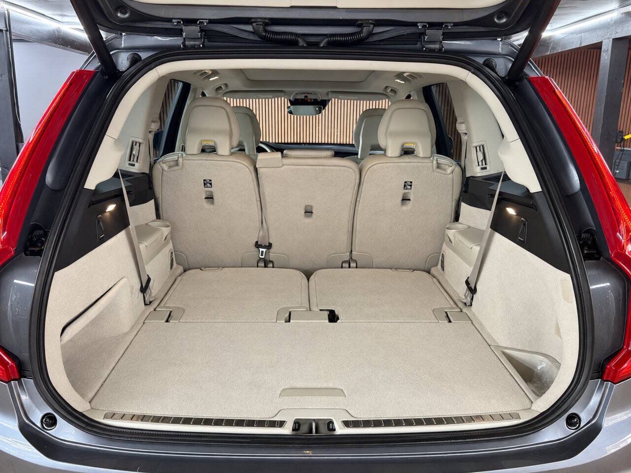 Used 2016 Volvo XC90 T6 Inscription w/ Vision Package AWD/4WD image 18
