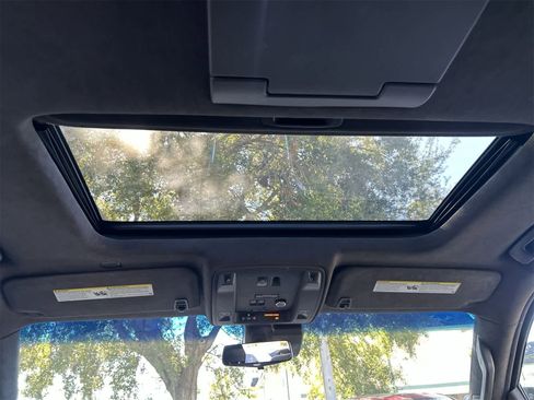 Used 2018 Cadillac Escalade Platinum image 23