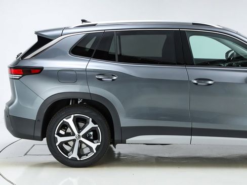 New 2026 Volkswagen Tiguan SE image 50