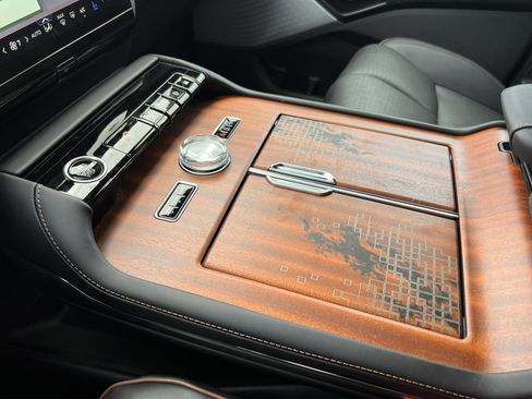 New 2026 Lincoln Navigator L Black Label AWD/4WD image 16