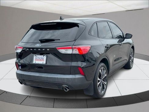 Used 2022 Ford Escape SE w/ SE Sport Appearance Package image 3
