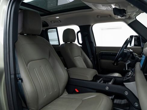 Used 2021 Land Rover Defender 110 SE image 24