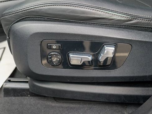 Used 2023 BMW X7 xDrive40i w/ Climate Comfort Package image 25