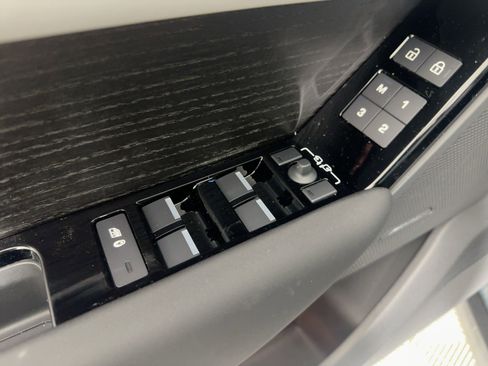 New 2026 Land Rover Range Rover Velar Dynamic SE image 13